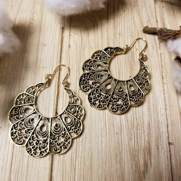 Beautiful Vintage GOLD Boho earrings - Picture 7 of 9